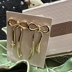 Avon Sculptured Bow Gold Ribbon Pierced Earrings - 1 5/8”